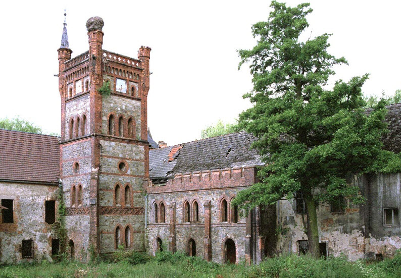 Pałac w Łące Prudnickiej, Poland